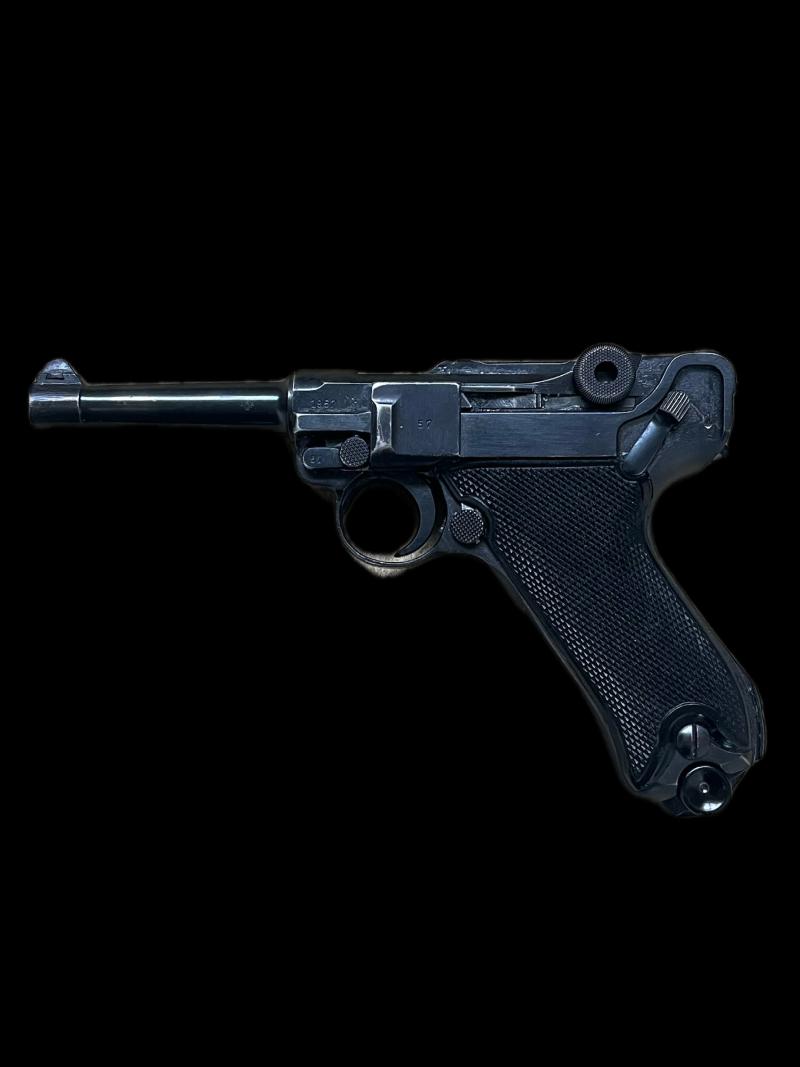 DEACTIVATED WW2 GERMAN 1939 DATED LUGER (MATCHING) (UK DEACTIVATION)