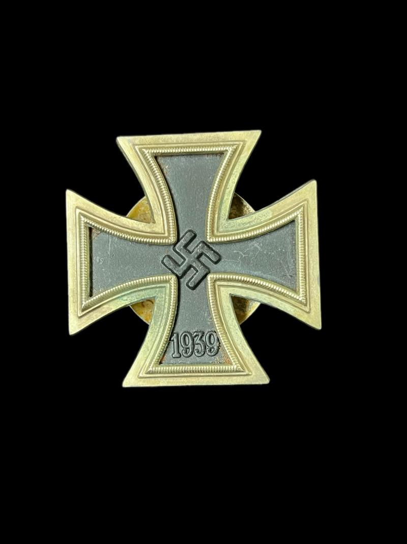 WW2 GERMAN IRON CROSS SCREW BACK (L12 MAKERS)