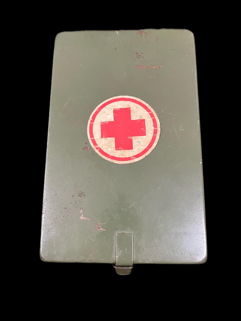 EAST GERMAN MEDICS TIN