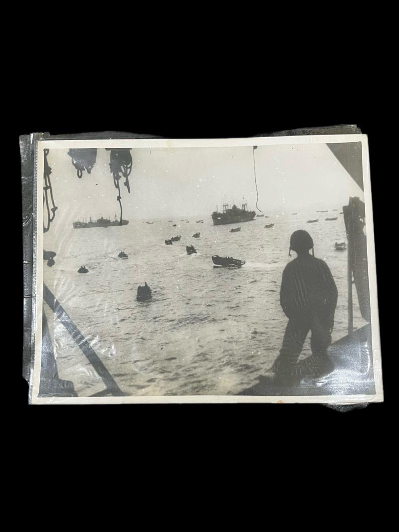 LANDING CRAFT MANOEUVRE PRIOR U.S. INVASION OF OKINAWA