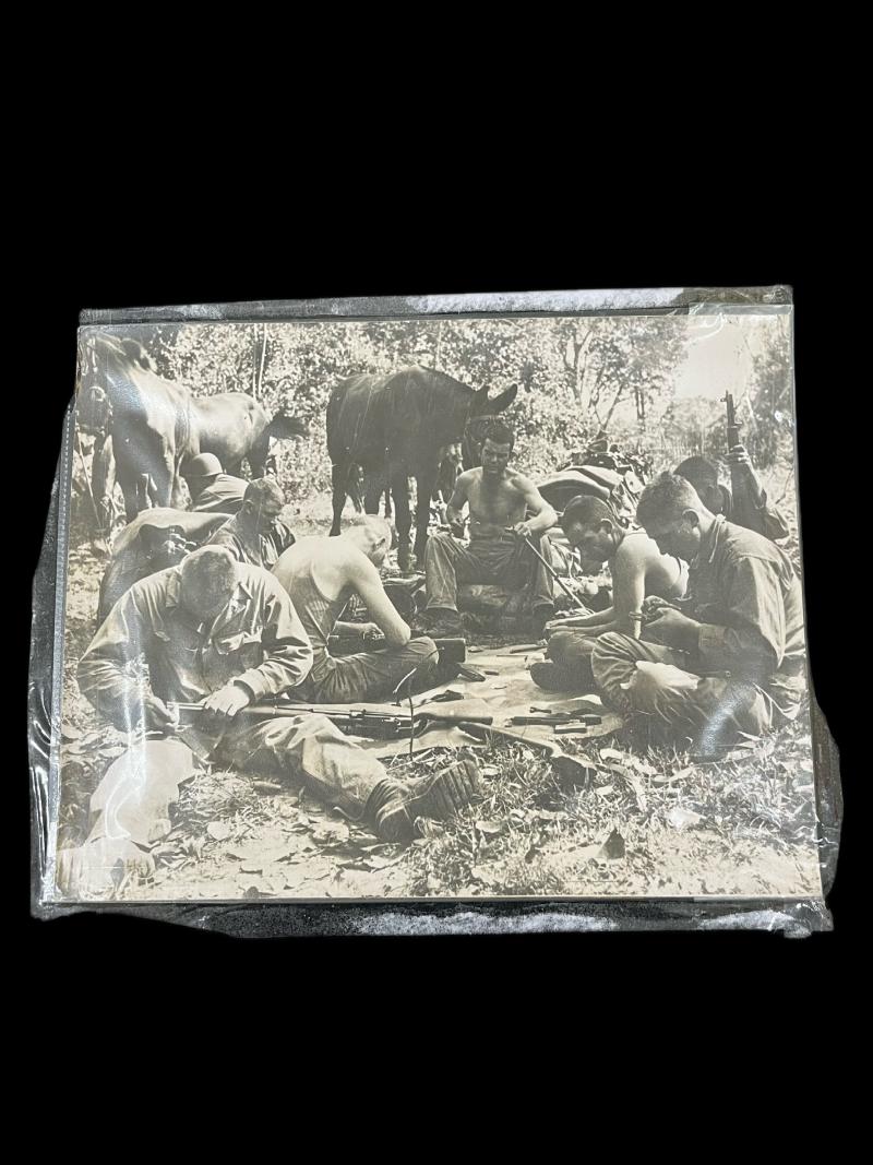 WW2 U.S. TROOPS CLEANING THEIR RIFLES IN BURMA