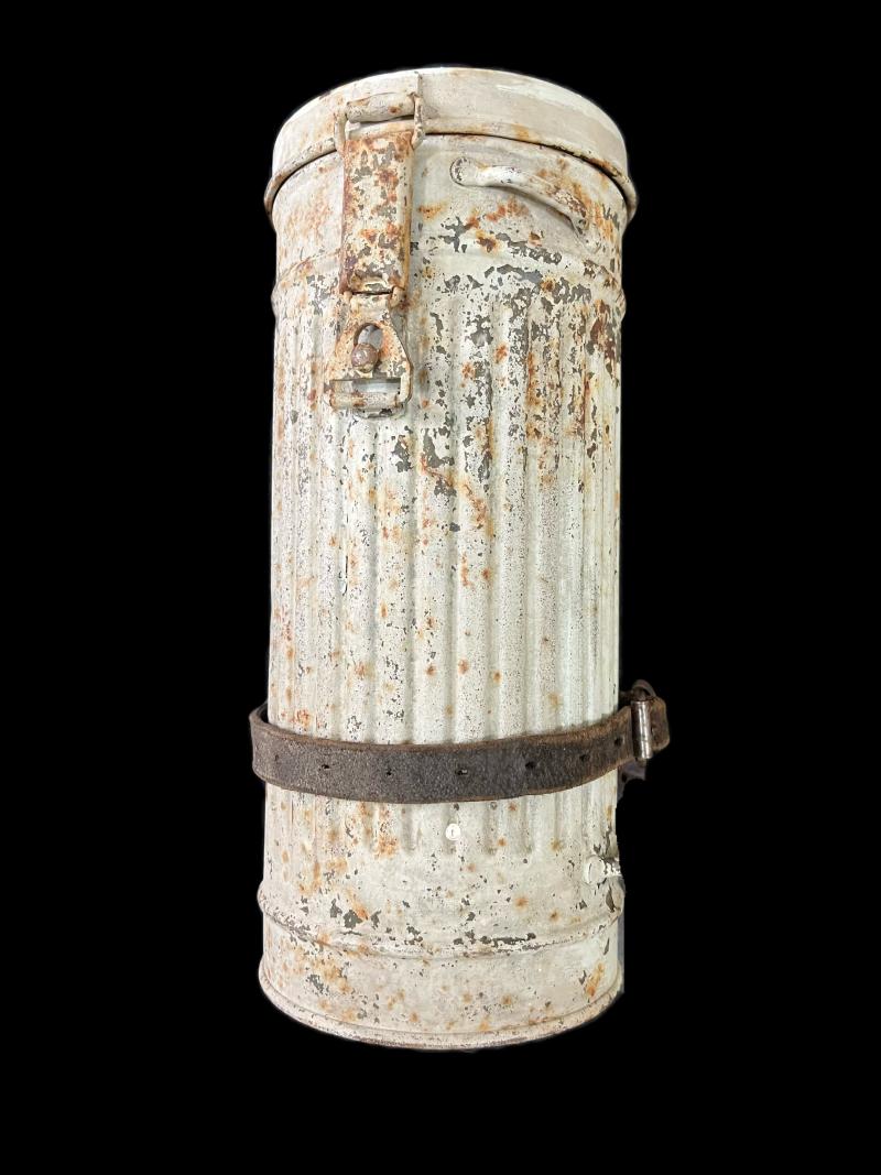 WW2 GERMAN SNOW CAMO GAS MASK TIN