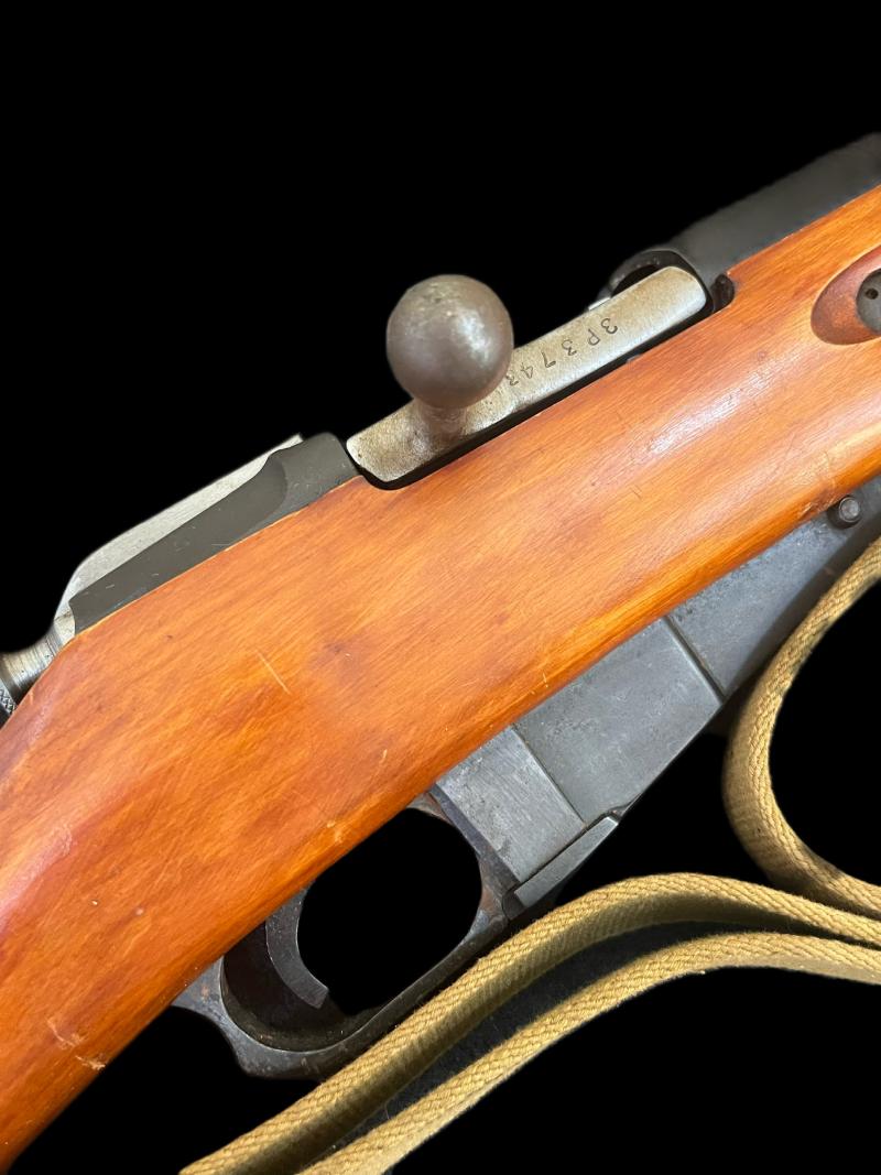 DEACTIVATED WW2 SOVIET MOSIN NAGANT CARBINE RIFLE (MATCHING) (UK DEACTIVATION)