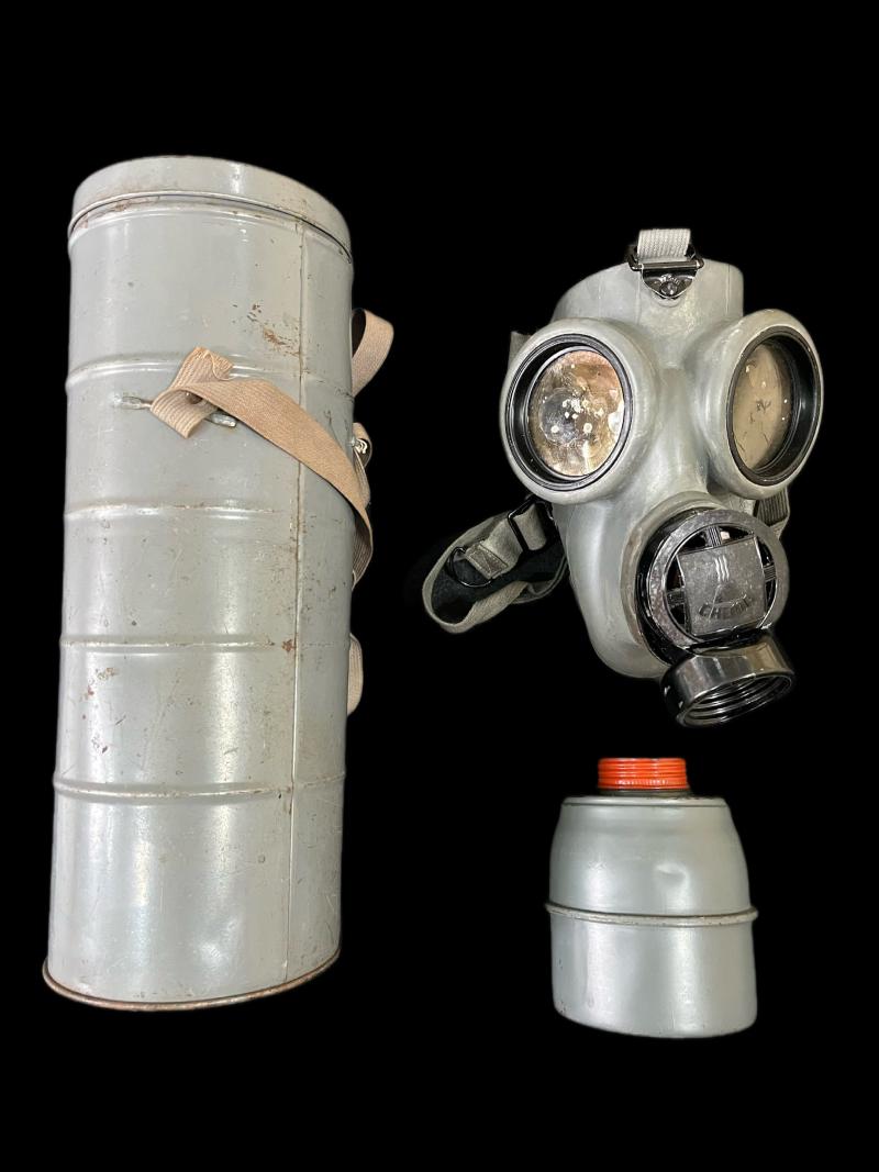 CZECH CHEMA GAS MASK WITH FILTER AND TIN