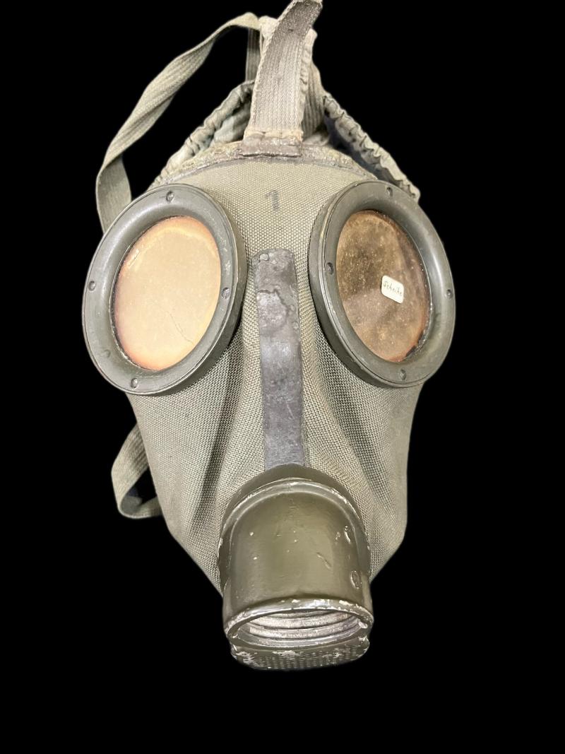 WW2 GERMAN DRAEGER M30 GAS MASK