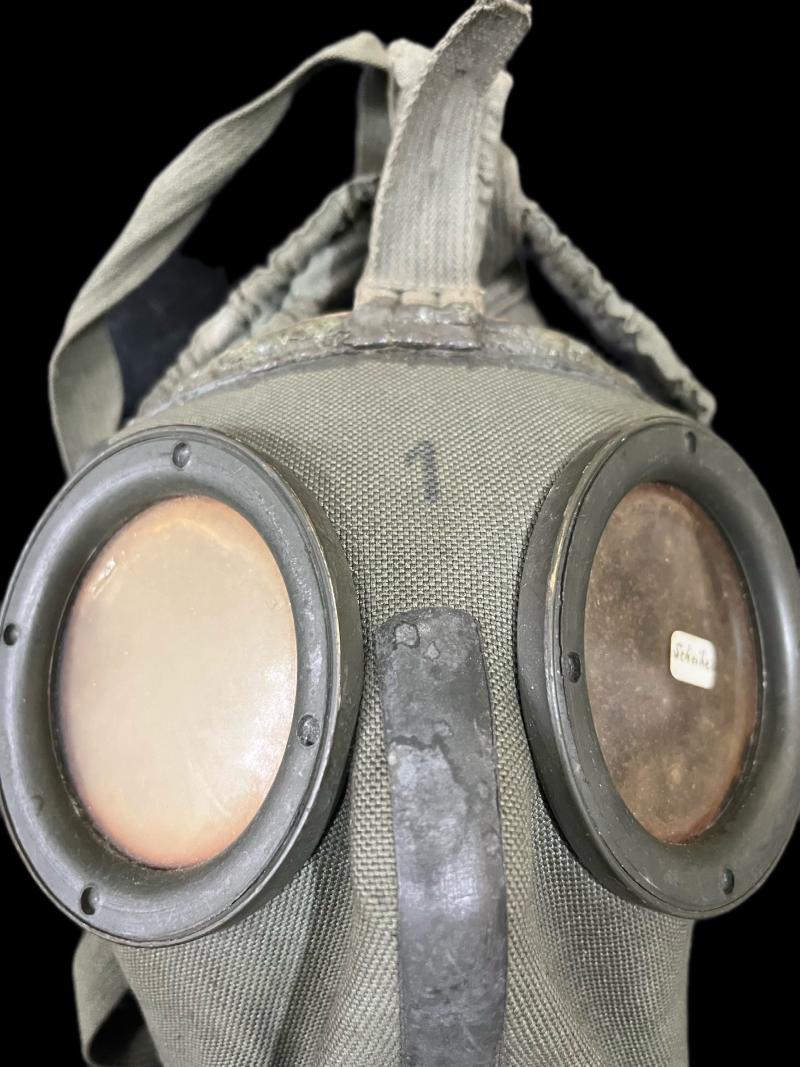 WW2 GERMAN DRAEGER M30 GAS MASK