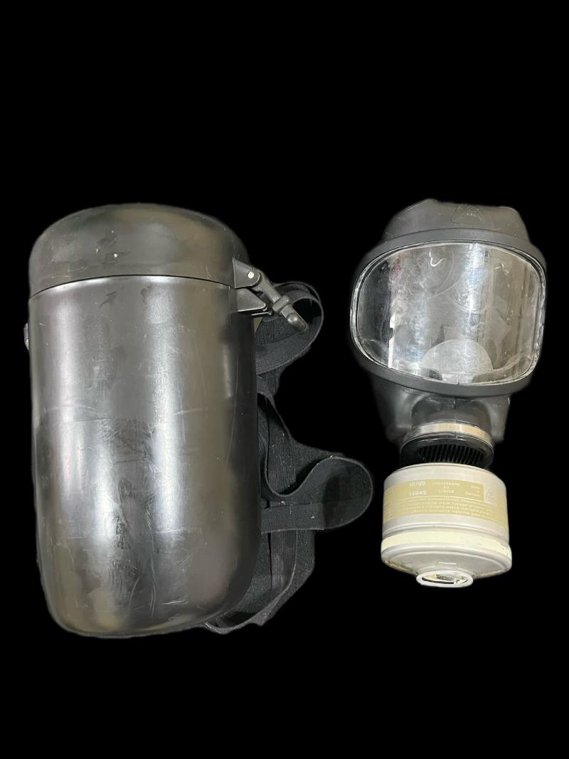 GERMAN AUER MSA 3S GAS MASK WITH FILTER AND CASE