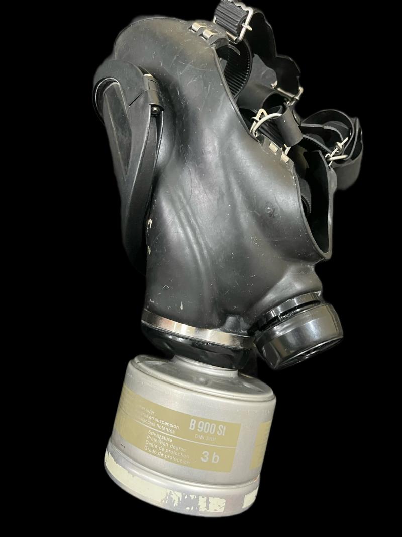 GERMAN AUER MSA 3S GAS MASK WITH FILTER AND CASE