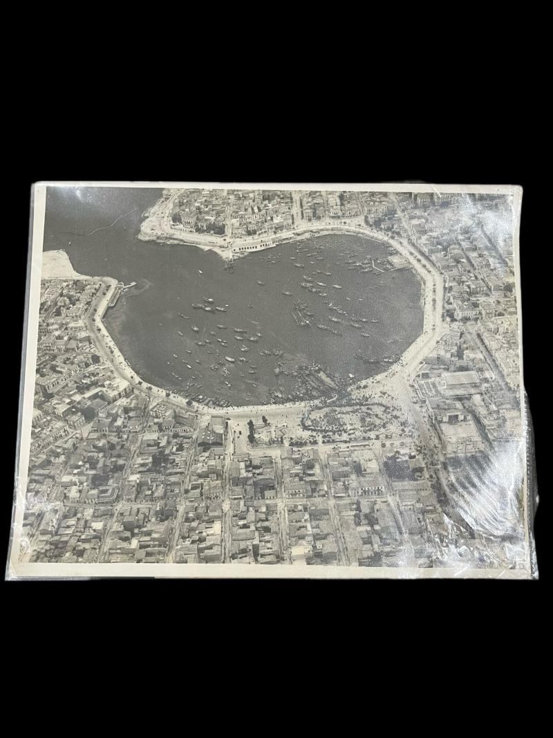 (was £10) BRITISH TROOPS DISEMBARK AT PIRAEUS