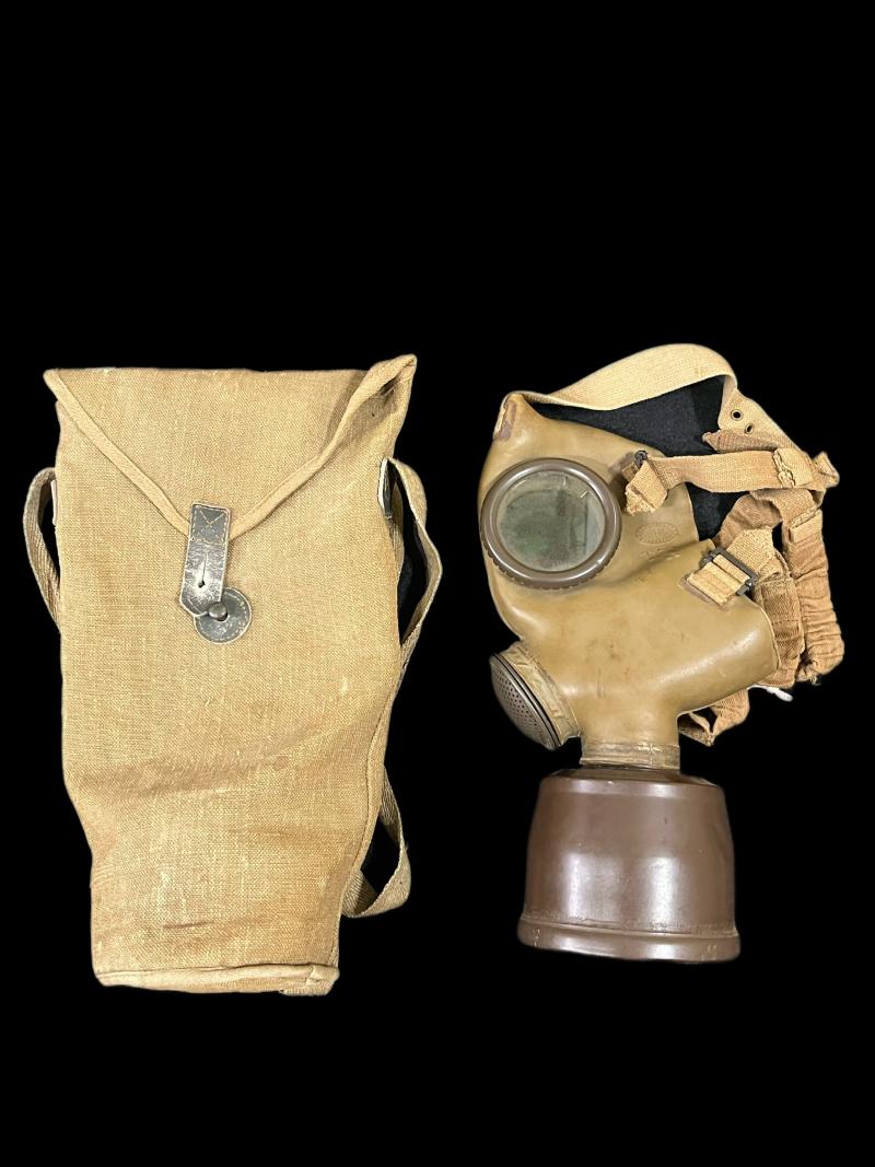 WW2 ITALIAN T.35 GAS MASK WITH FILTER AND BAG