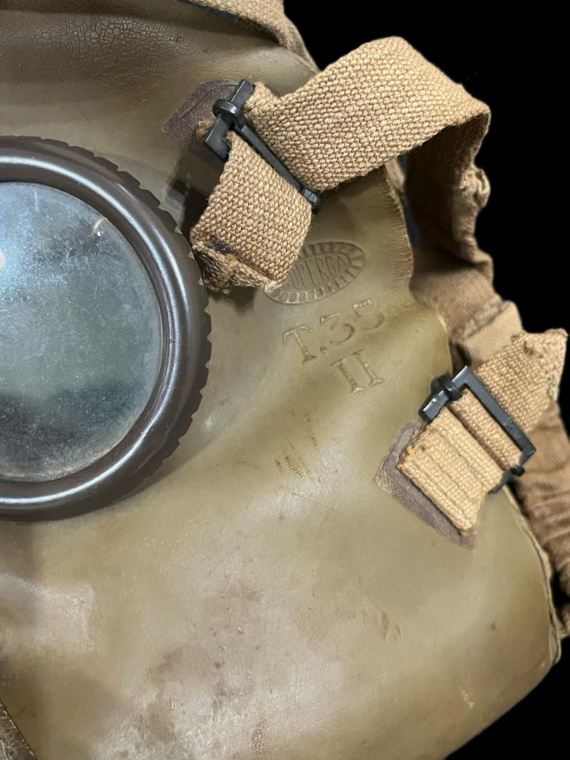 WW2 ITALIAN T.35 GAS MASK WITH FILTER AND BAG