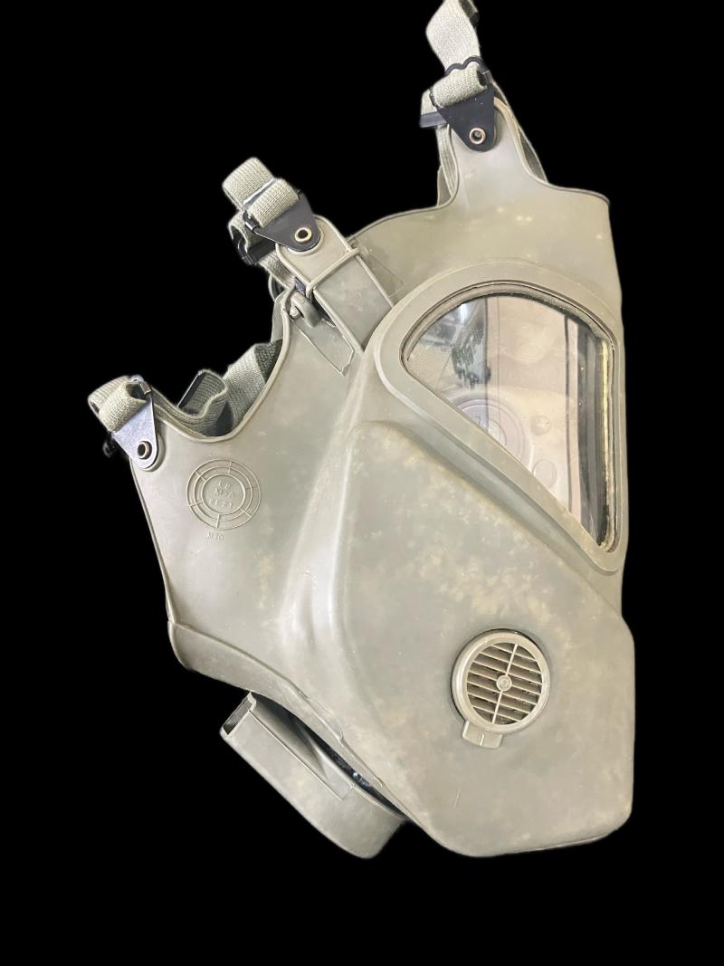U.S VIETNAM ERA XM28E4 RIOT CONTROL GAS MASK