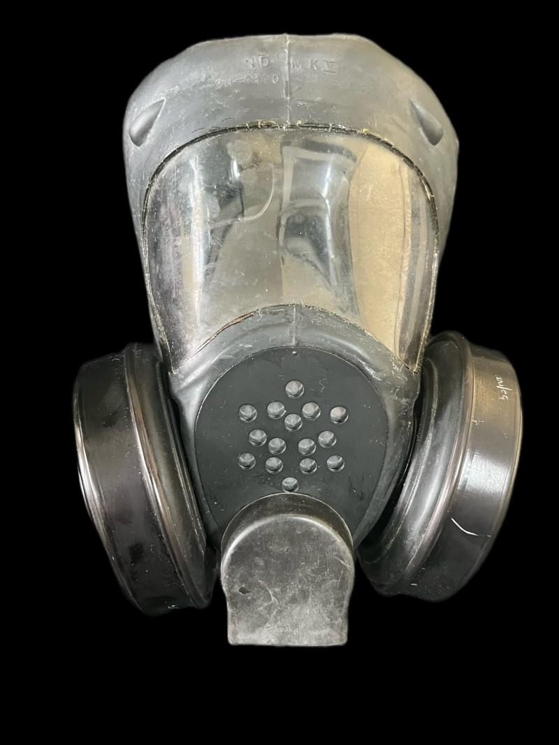 U.S. NAVY ND MARK V GAS MASK WITH BAG