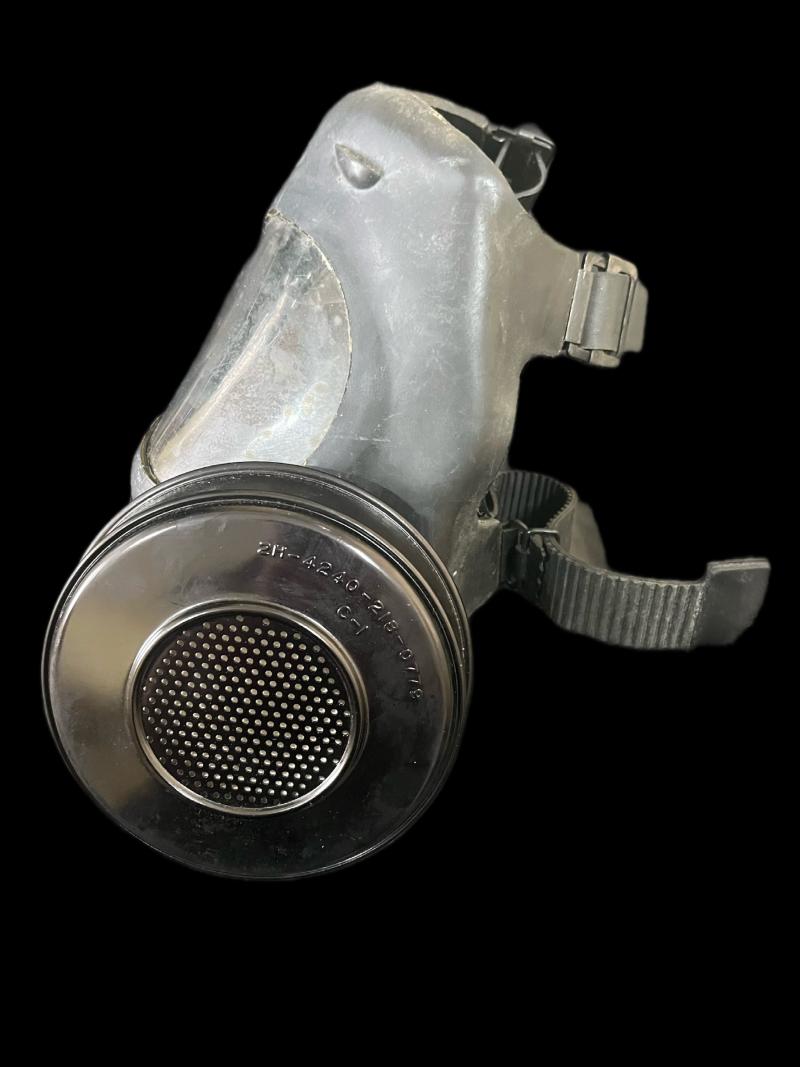 U.S. NAVY ND MARK V GAS MASK WITH BAG