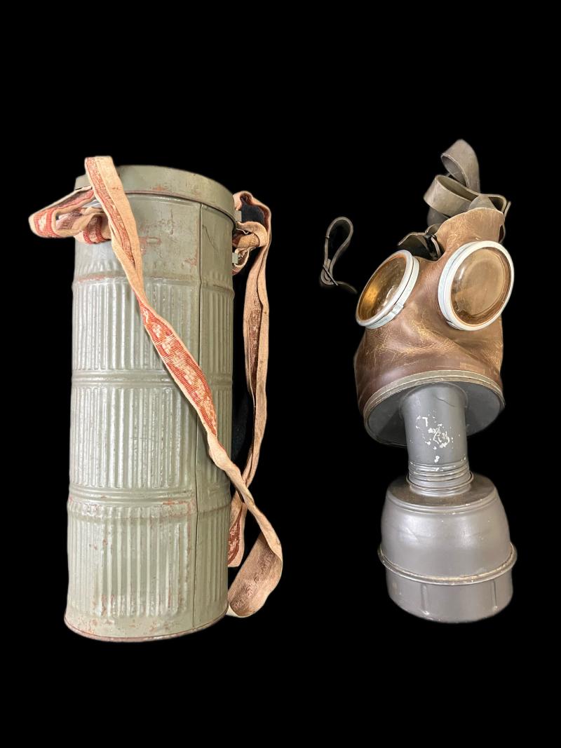 WW2 FRENCH GAS MASK WITH FILTER AND TIN