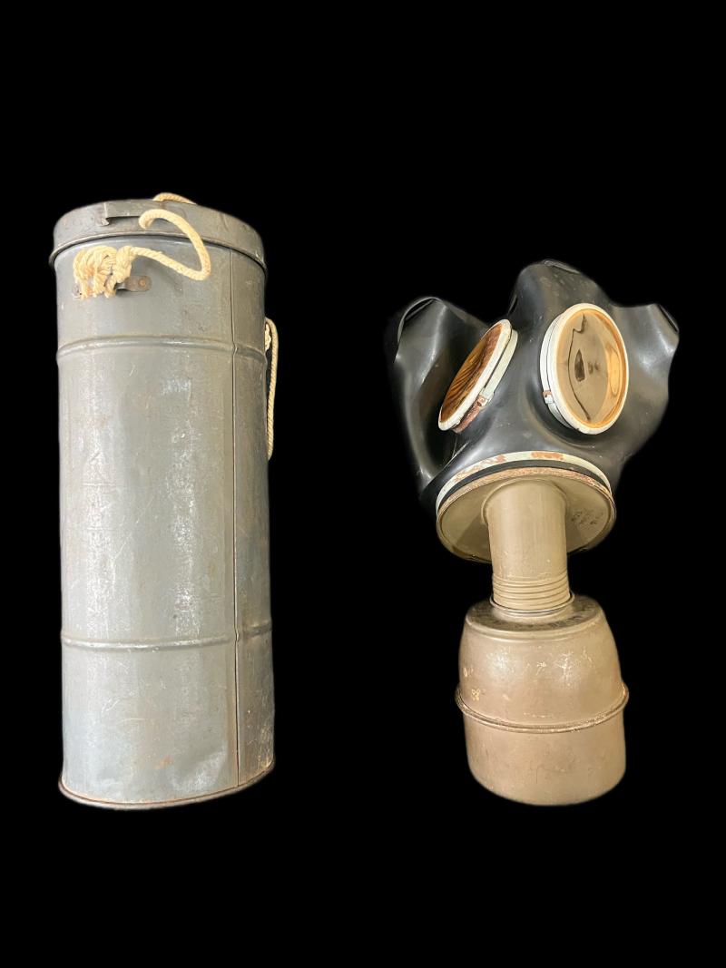 WW2 FRENCH TC-38 GAS MASK WITH FILTER AND TIN
