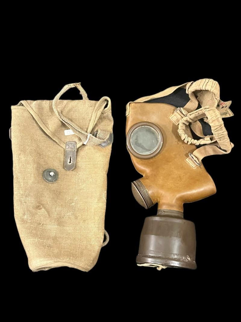 WW2 ITALIAN T.35 GAS MASK WITH FILTER AND BAG