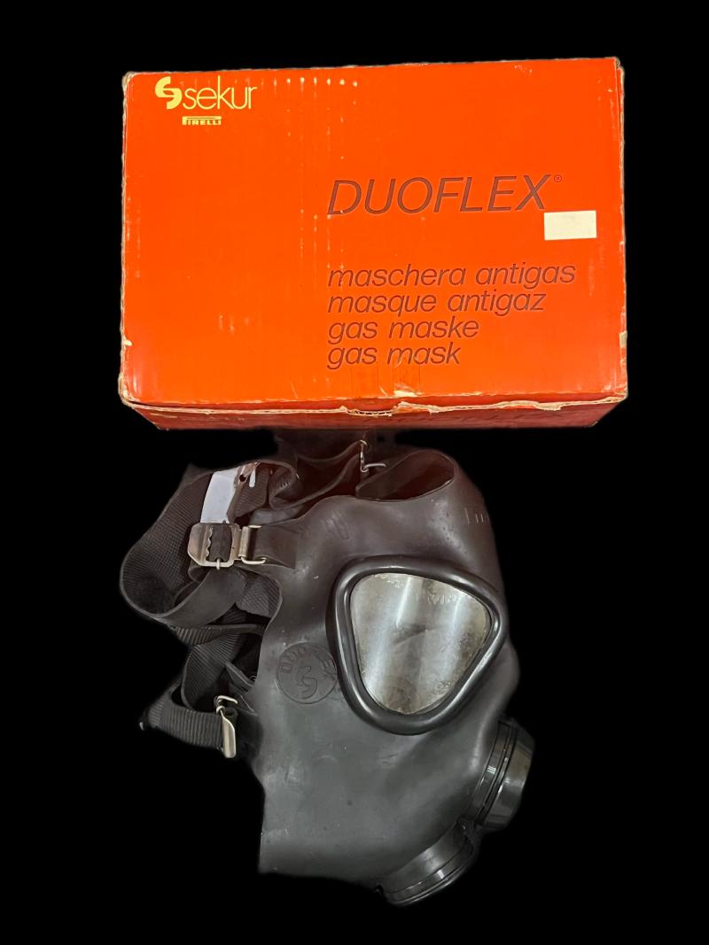 ITALIAN PIRELLI DUOFLEX GAS MASK IN BOX