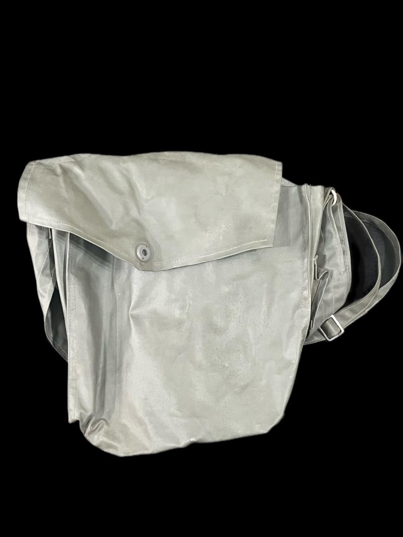 EAST GERMAN NVA GAS MASK BAG