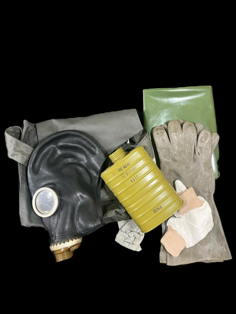 EAST GERMAN GAS MASK SET WITH A SOVIET GP-5 MASK