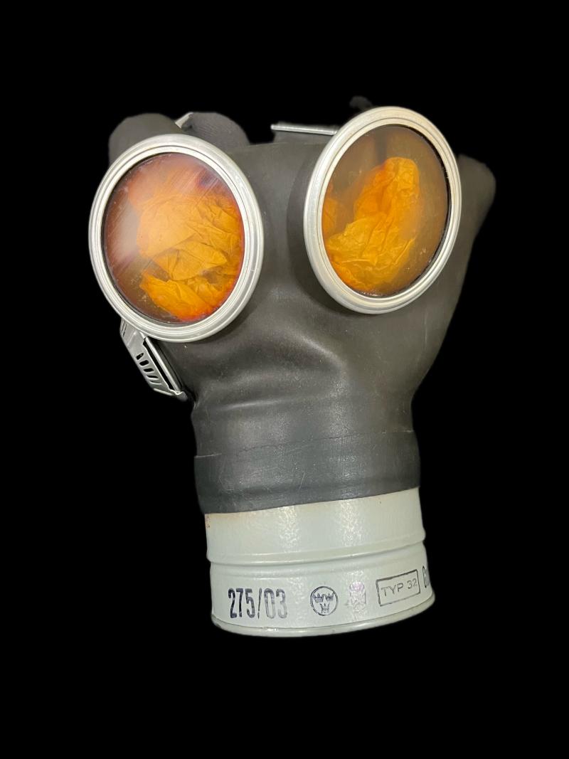 SWEDISH TYPE 32 GAS MASK
