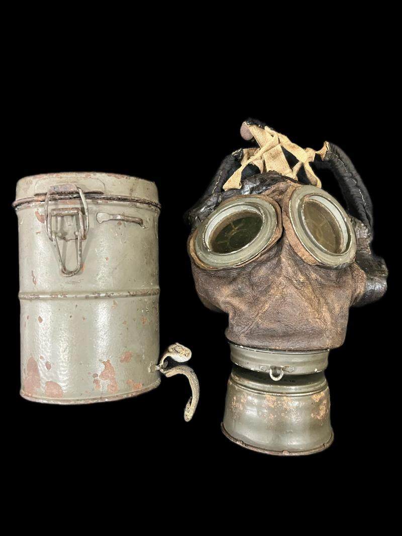 WW1 GERMAN LEATHER GAS MASK AND TIN