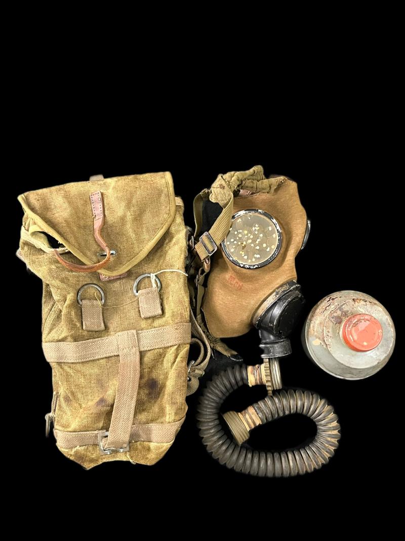 RARE CZECH 1934 DATED ECKHARDT GAS MASK WITH FILTER AND BAG