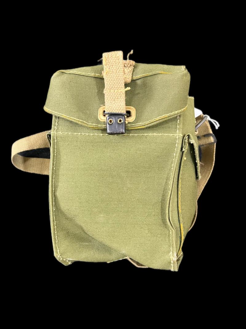 WW2 BRITISH LIGHT WEIGHT GAS MASK BAG