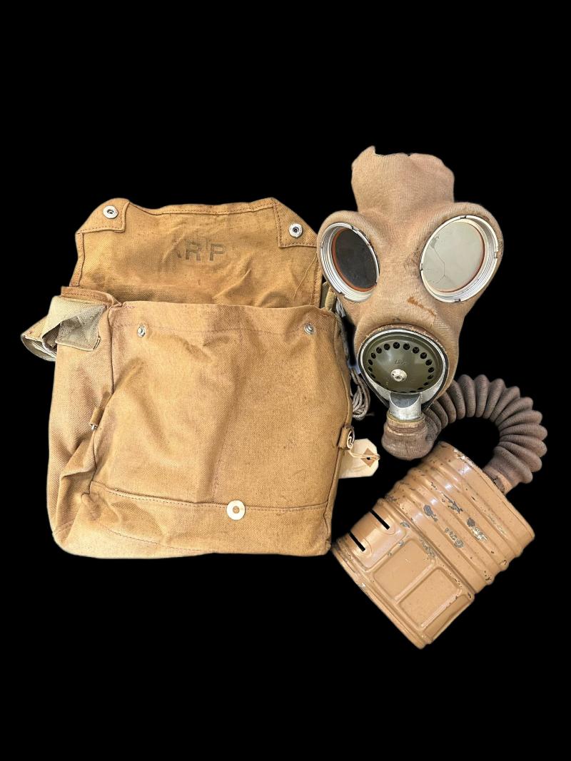 WW2 BRITISH MK.IV GAS MASK WITH FILTER AND BAG