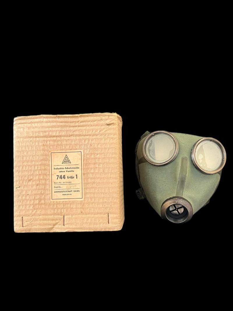 GERMAN AUER GAS MASK IN BOX