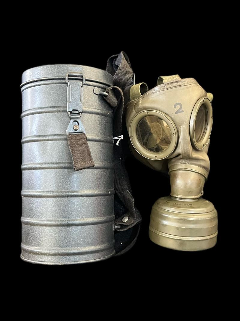 GERMAN GM54 GAS MASK WITH TIN