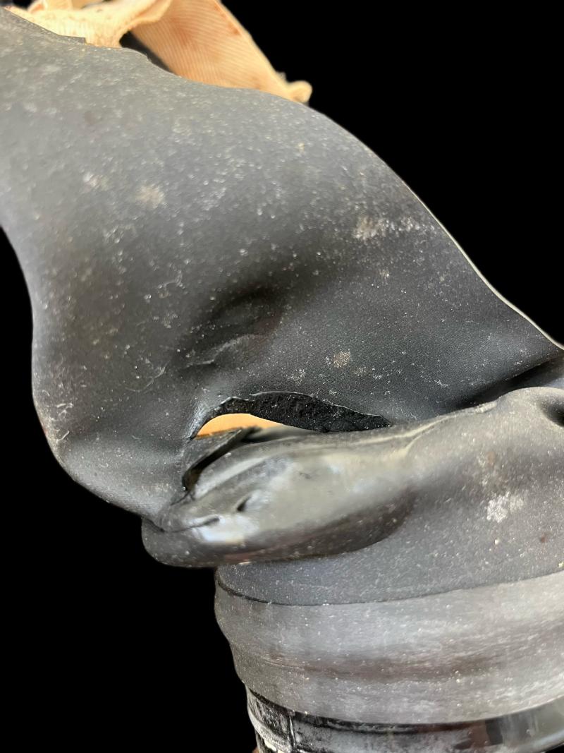 WW2 BRITISH CIVILIAN GAS MASK IN BOX