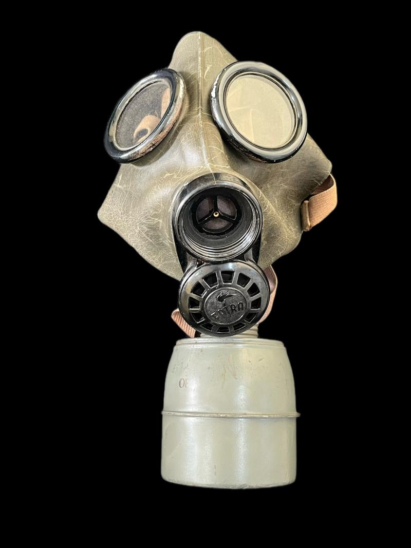 WW2 CZECH FATRA FM-3 GAS MASK AND FILTER