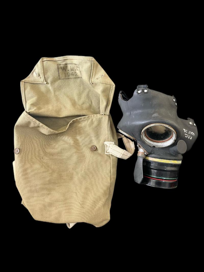 WW2 BRITISH CIVILIAN DUTY GAS MASK AND BAG