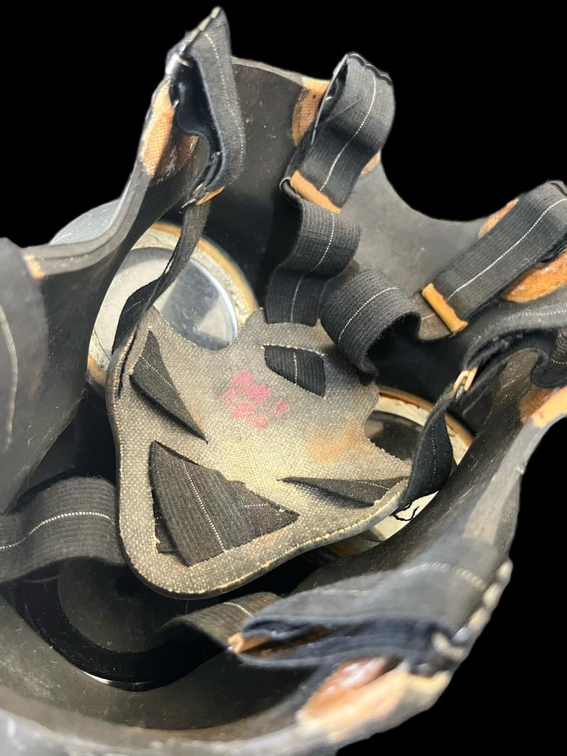 WW2 BRITISH CIVILIAN DUTY GAS MASK AND BAG