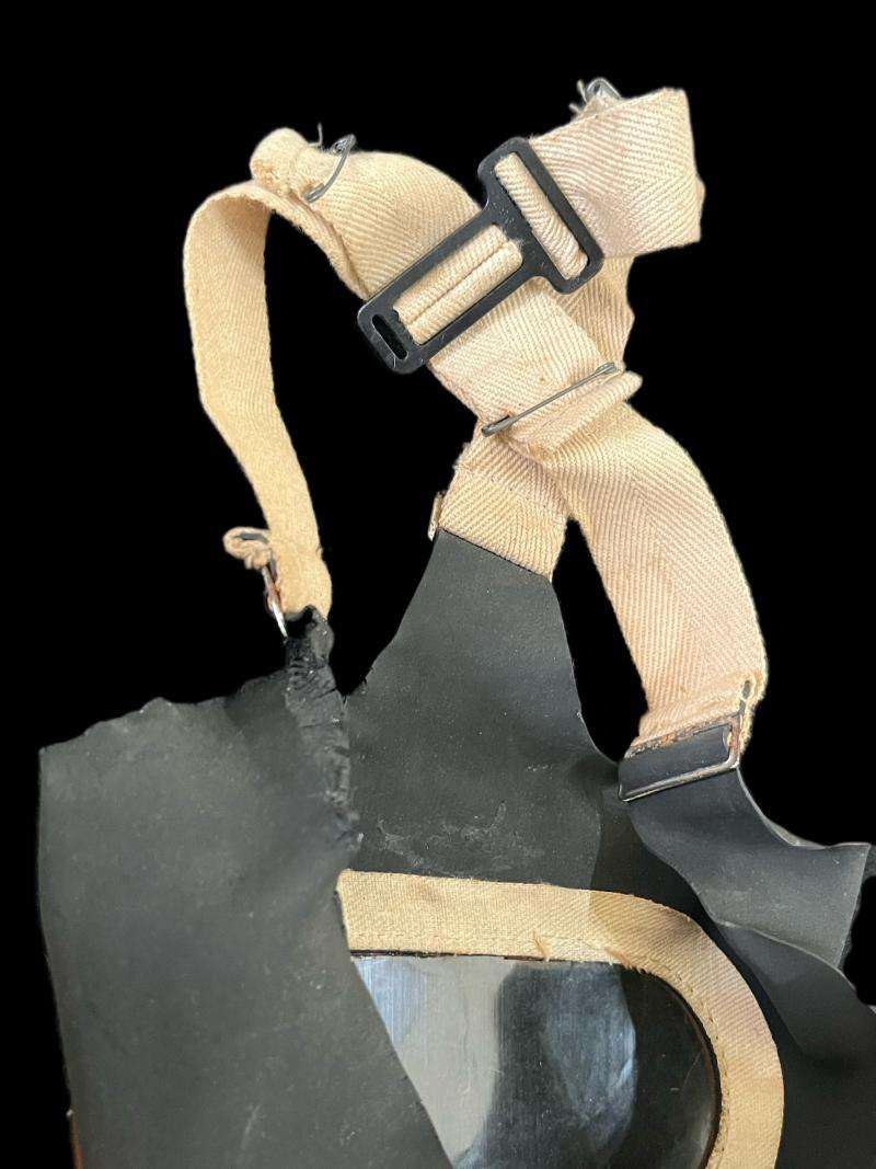 WW2 BRITISH CIVILIAN GAS MASK IN BOX