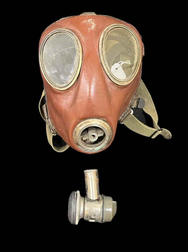 GERMAN DRAEGER LEDER-B GAS MASK