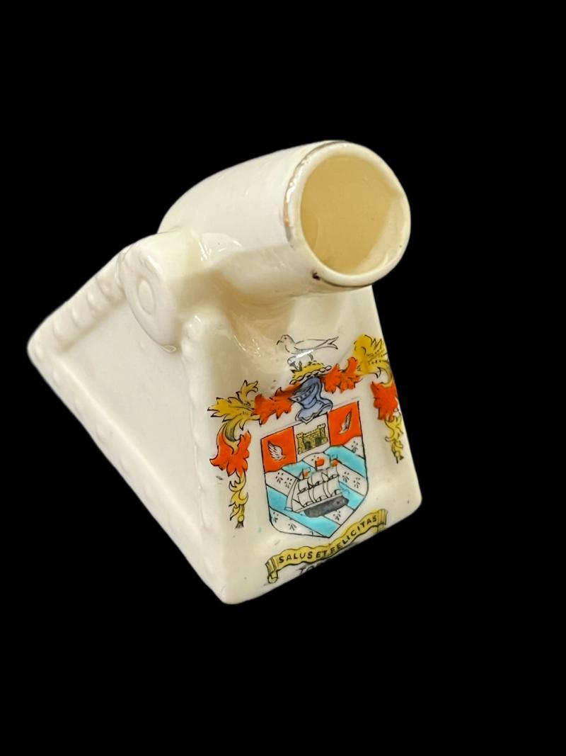 MODEL OF A CANNON WITH THE TORQUEY CREST