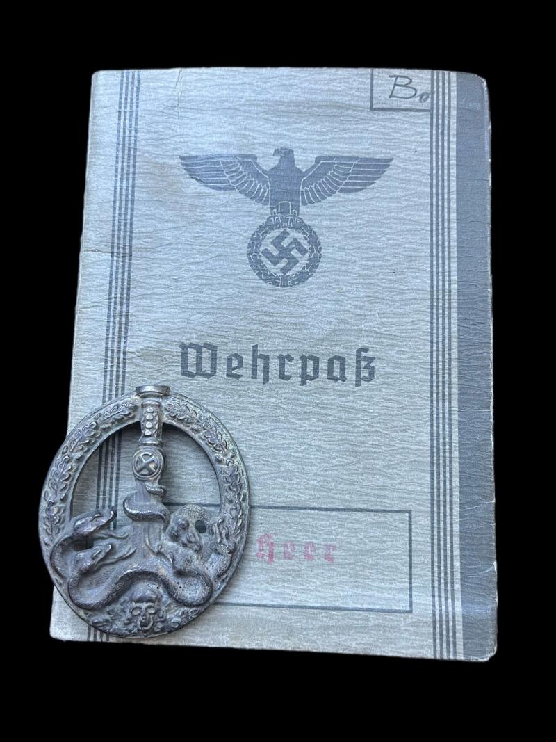 WW2 GERMAN ANTI PARTISAN BADGE WITH WEHRPAS