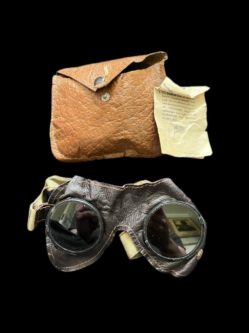 WW2 GERMAN DUST GOGGLES WITH POUCH