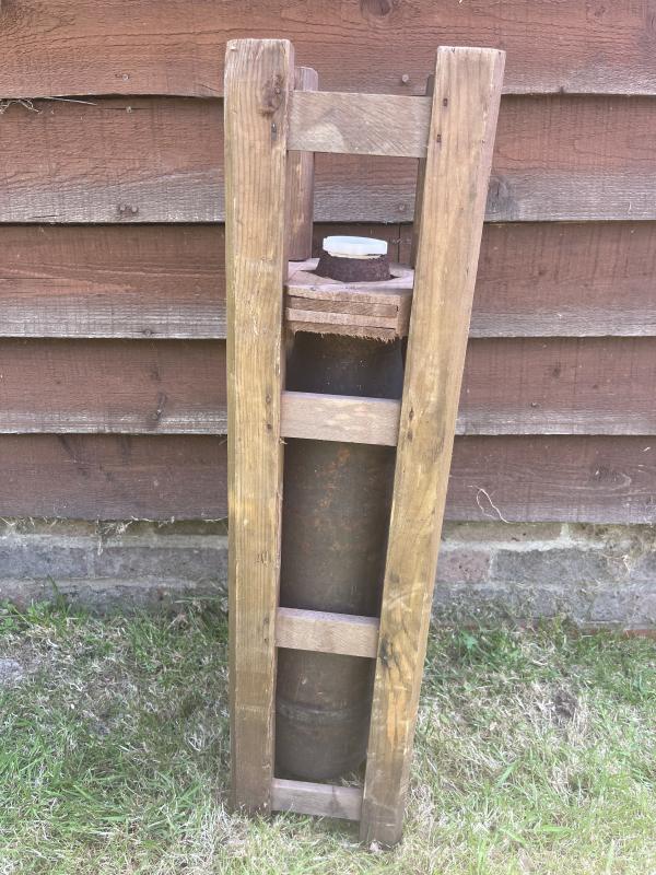 WW2 GERMAN 15.2CM HOWITZER SHELL IN CRATE (INERT)