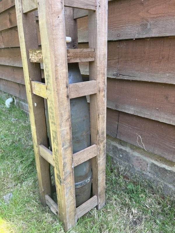 WW2 GERMAN 15.2CM HOWITZER SHELL IN CRATE (INERT)