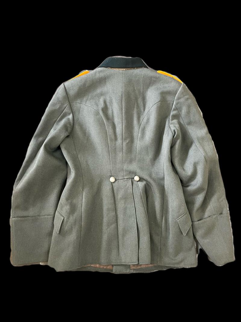 EARLY WW2 GERMAN CAVALRY OFFICER'S 8 BUTTON TUNIC (NAMED)