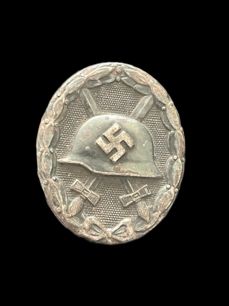 WW2 GERMAN BLACK WOUND BADGE (L/14 MAKERS)