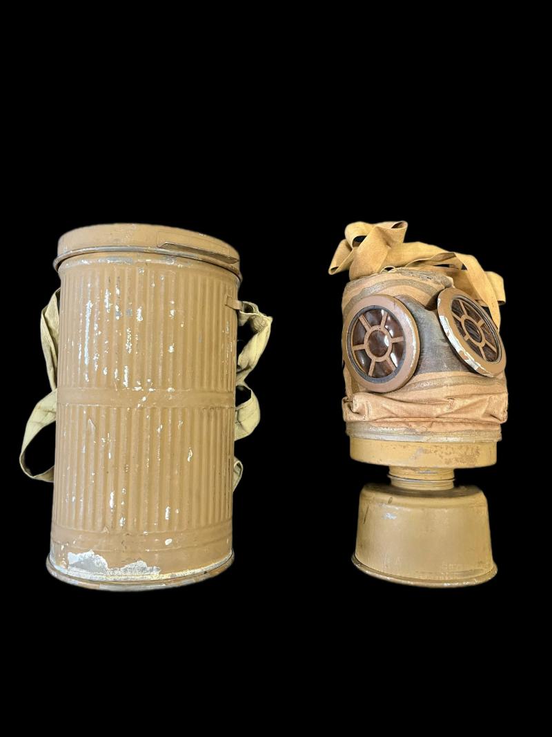 WW1 FRENCH ARS17 GAS MASK IN TIN
