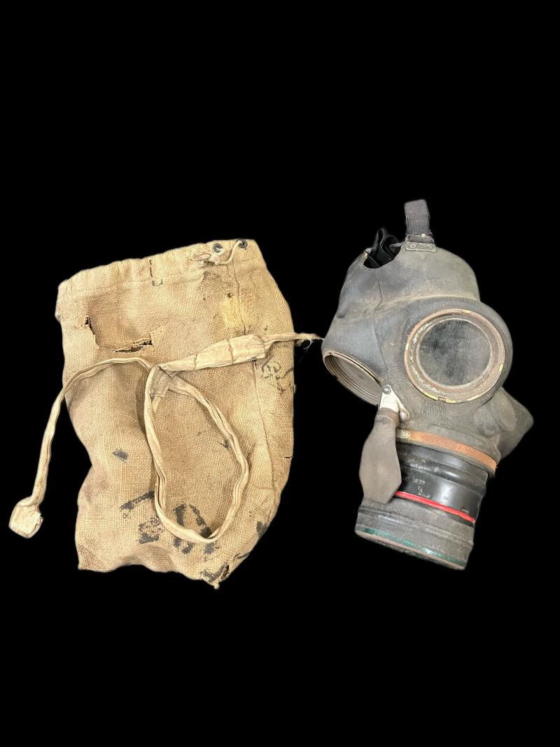 WW2 BRITISH CIVILIAN GAS MASK