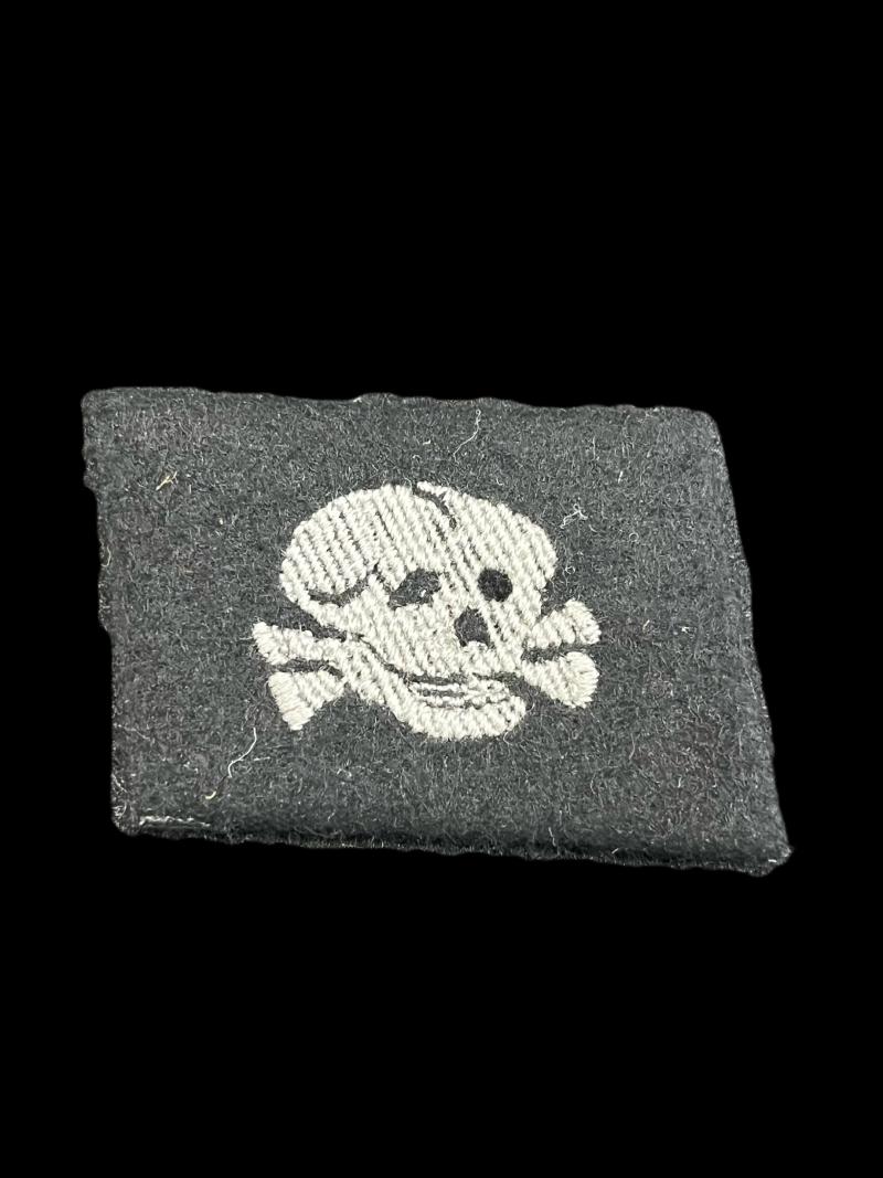 REPRODUCTION WW2 GERMAN SS TOTENKOPF COLLAR TAB