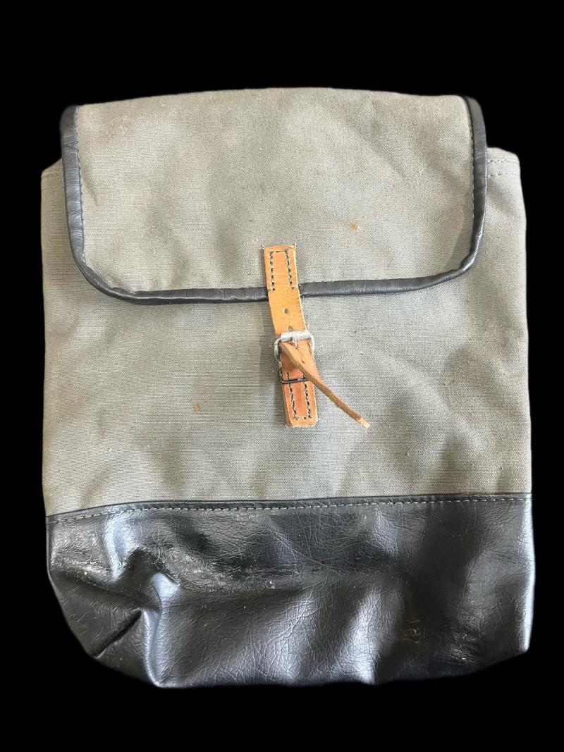 YUGOSLAVIAN M84 GAS MASK/UTILITY BAG