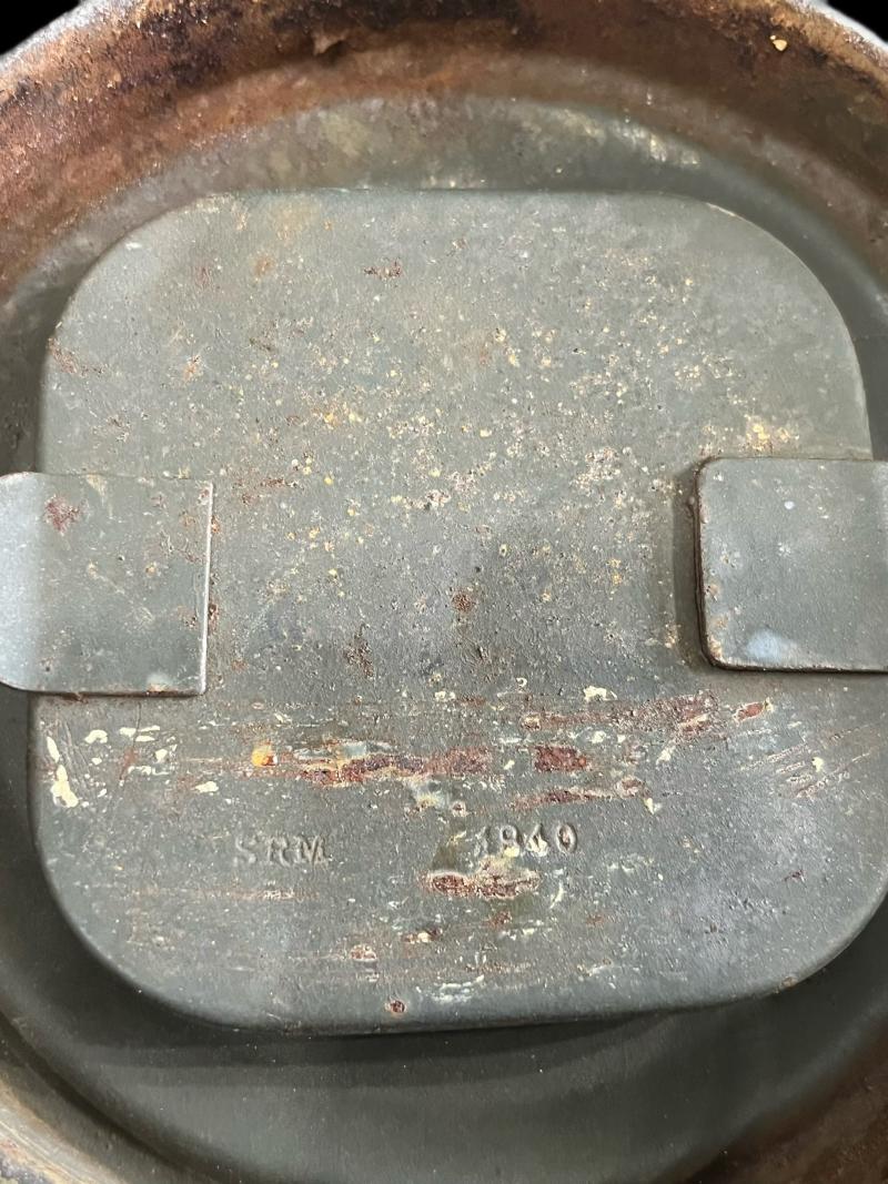 WW2 GERMAN CAMO GAS MASK TIN