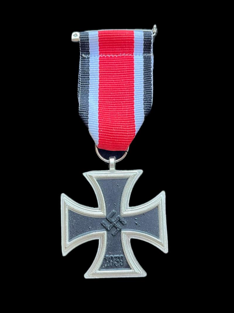 REPRODUCTION WW2 GERMAN IRON CROSS 2ND CLASS